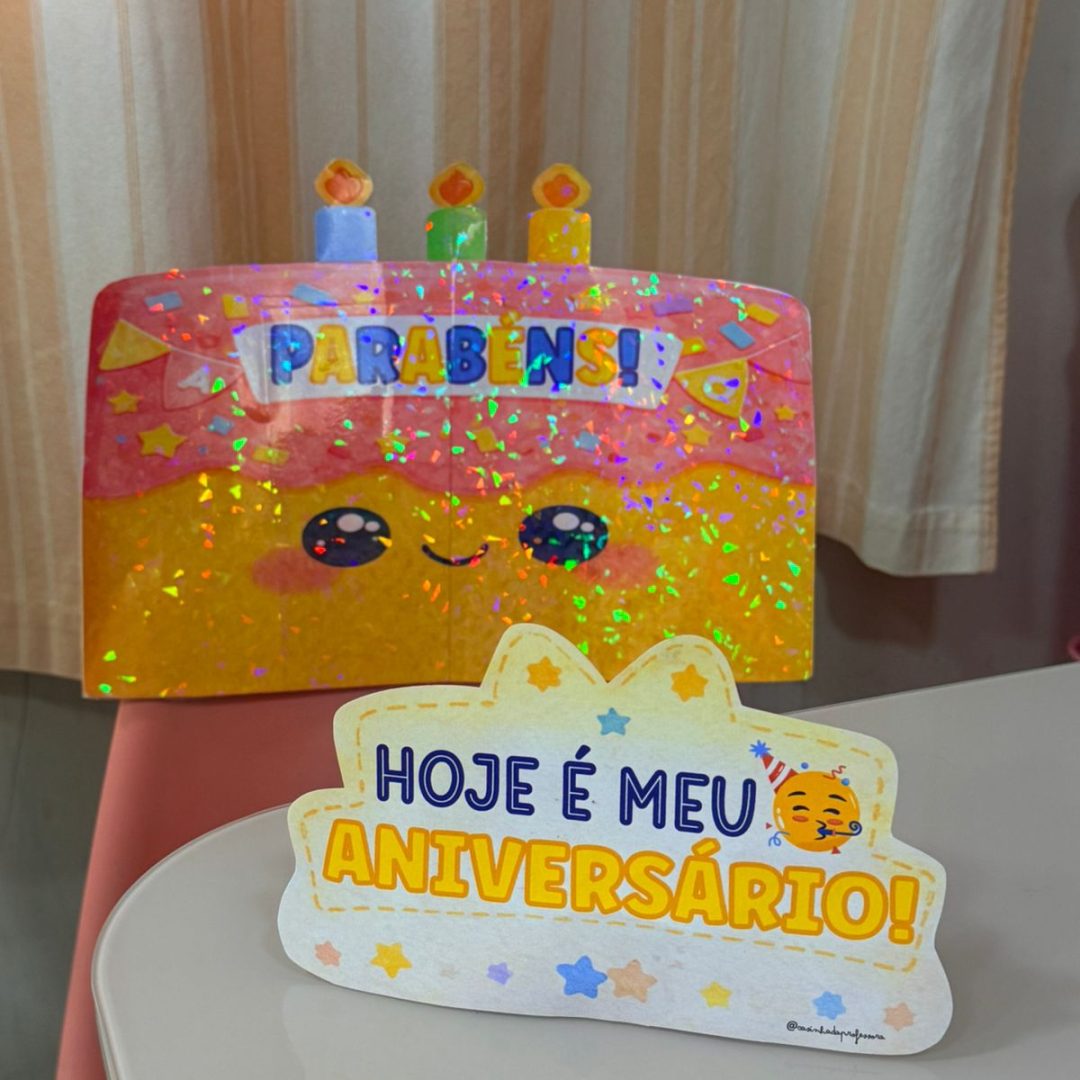 CAPINHA DE CADEIRA + PLACA PARA ANIVERSARIANTE